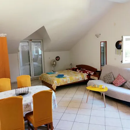 Uvala Murtar Apartman *