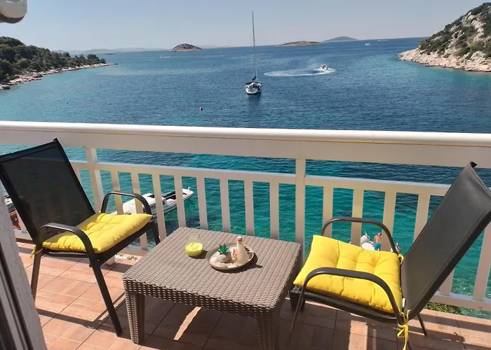 Uvala Murtar يزيرا