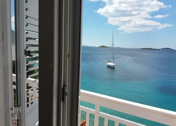 Uvala Murtar يزيرا